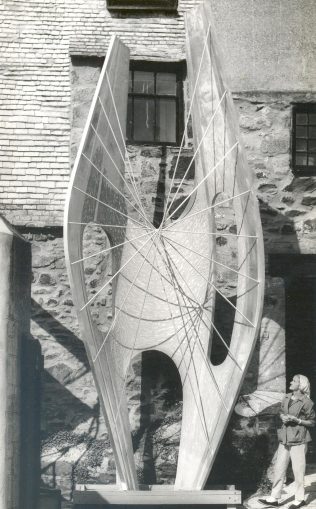Barbara Hepworth with the Winged Figure Barbara Hepworth with the Winged Figure