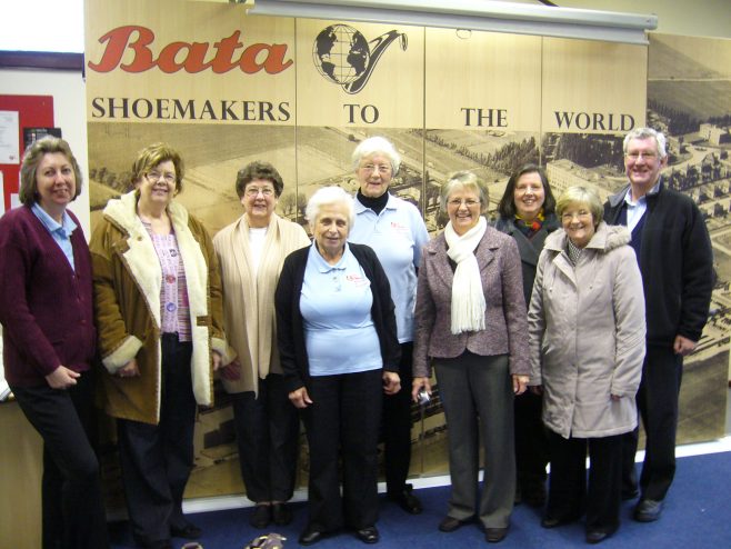 Jean Gilcrist (second left) and far right Diane Wise, Jo Spence, Maureen Bone and Ian Hudson with the Bata volunteers | From the private collection of J.Spence